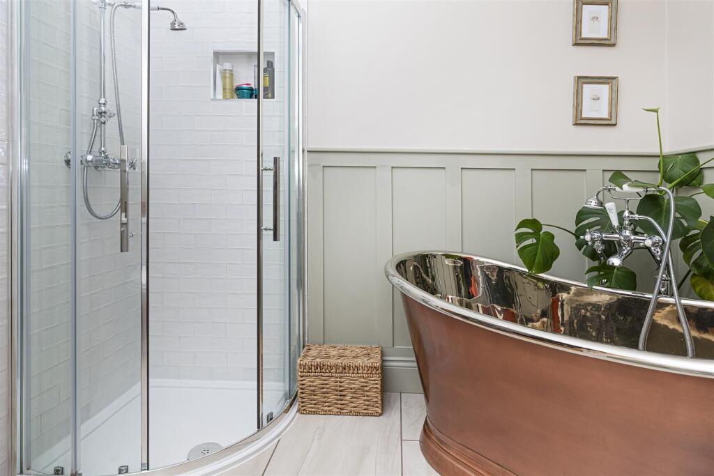 En-Suite Bathroom