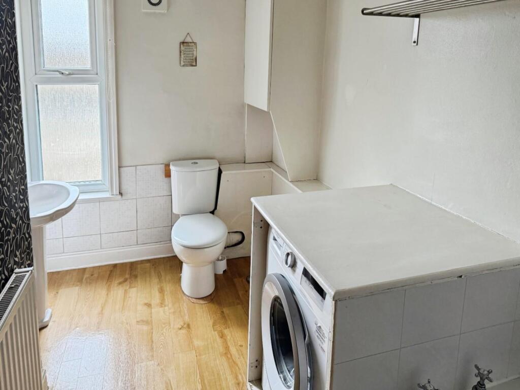 76b9292a-Bathroom 202.jpg