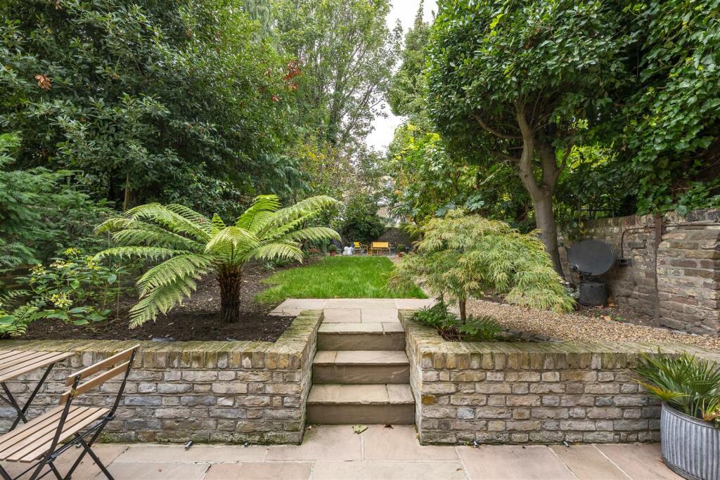 Navarino Road E8