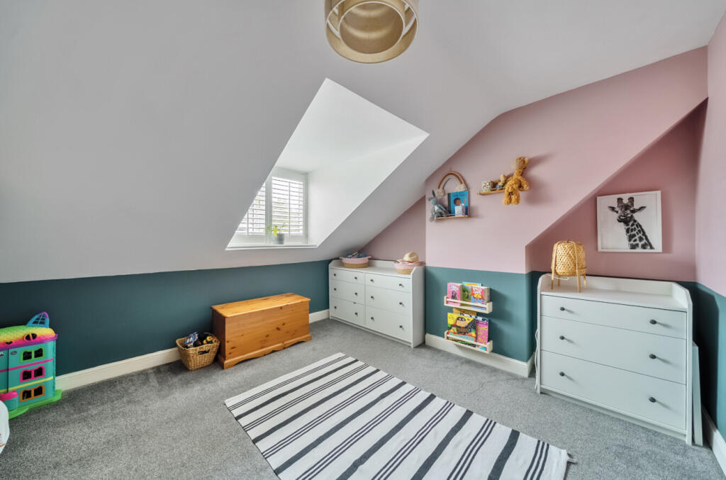 1299025-15-683846...