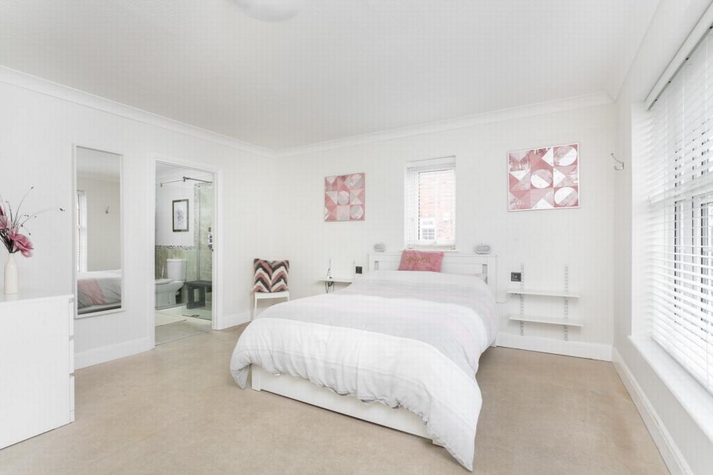 Principal bedroom