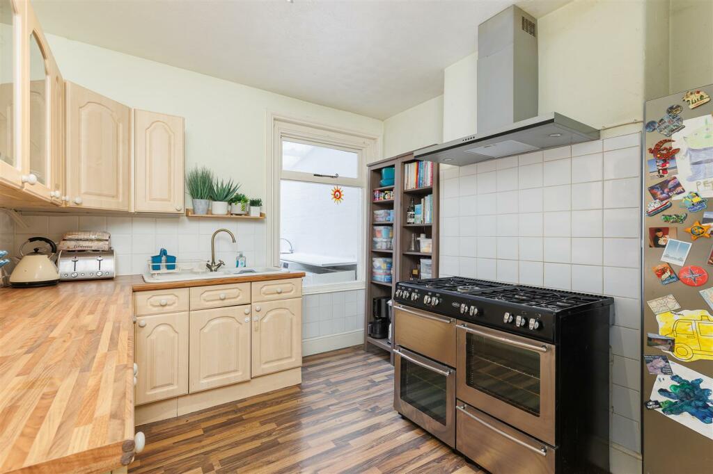 Kitchen 2.jpg