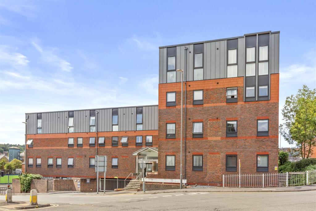 11 Tempus Court, Bellfield Road, HP13 5HA-12.jpg