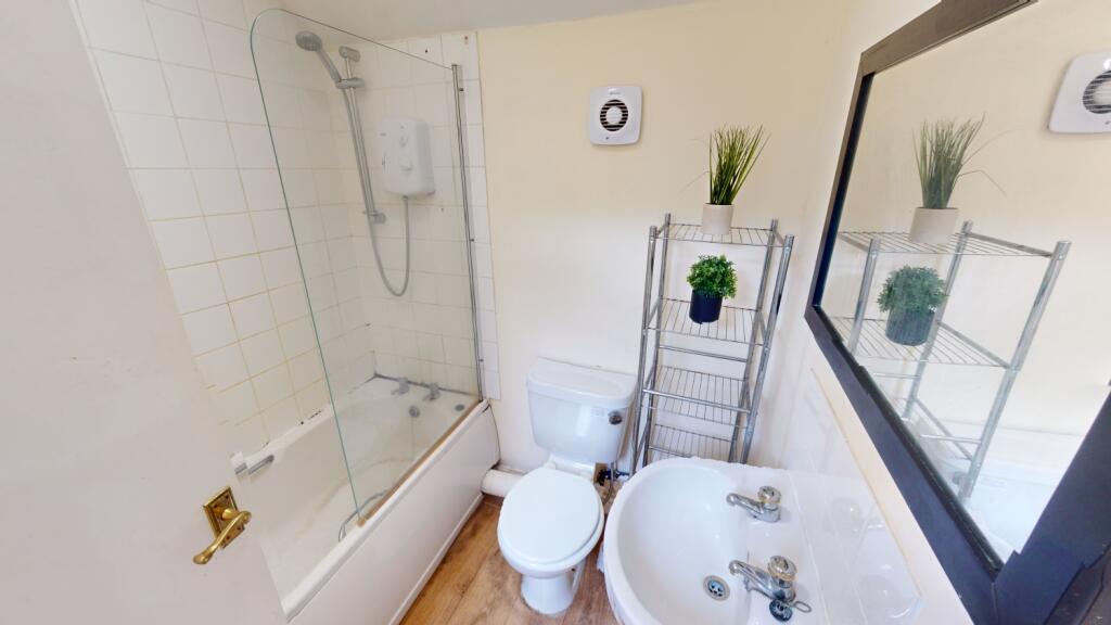 62a Noel bathroom