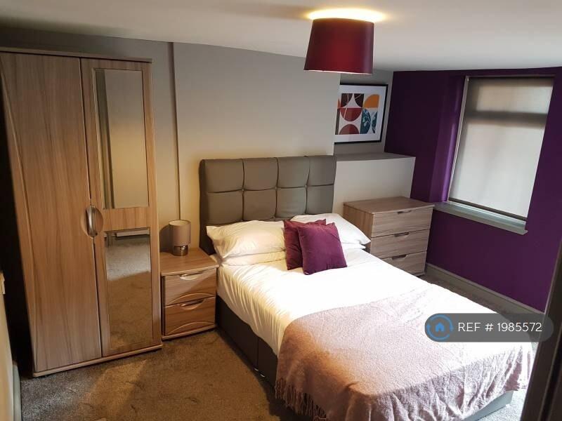 Large Double Room With En-Suite -Let