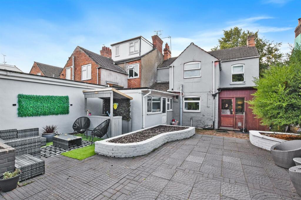 73IrthlingboroughRd05.jpg