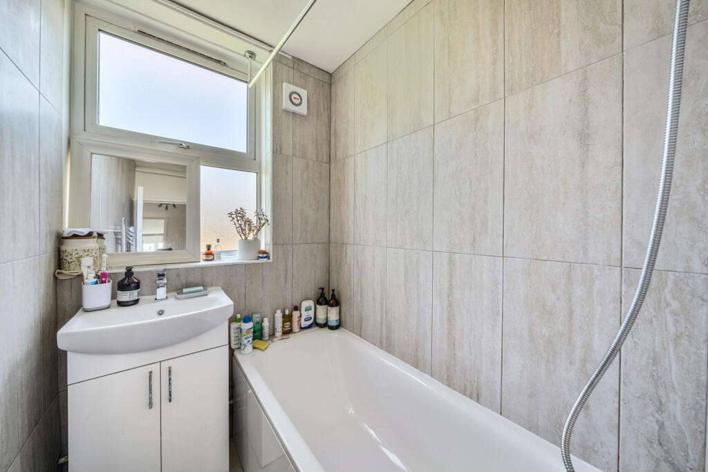 1325762-7-687a254...