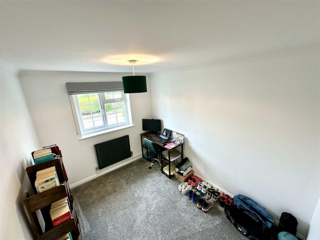 BEDROOM 4