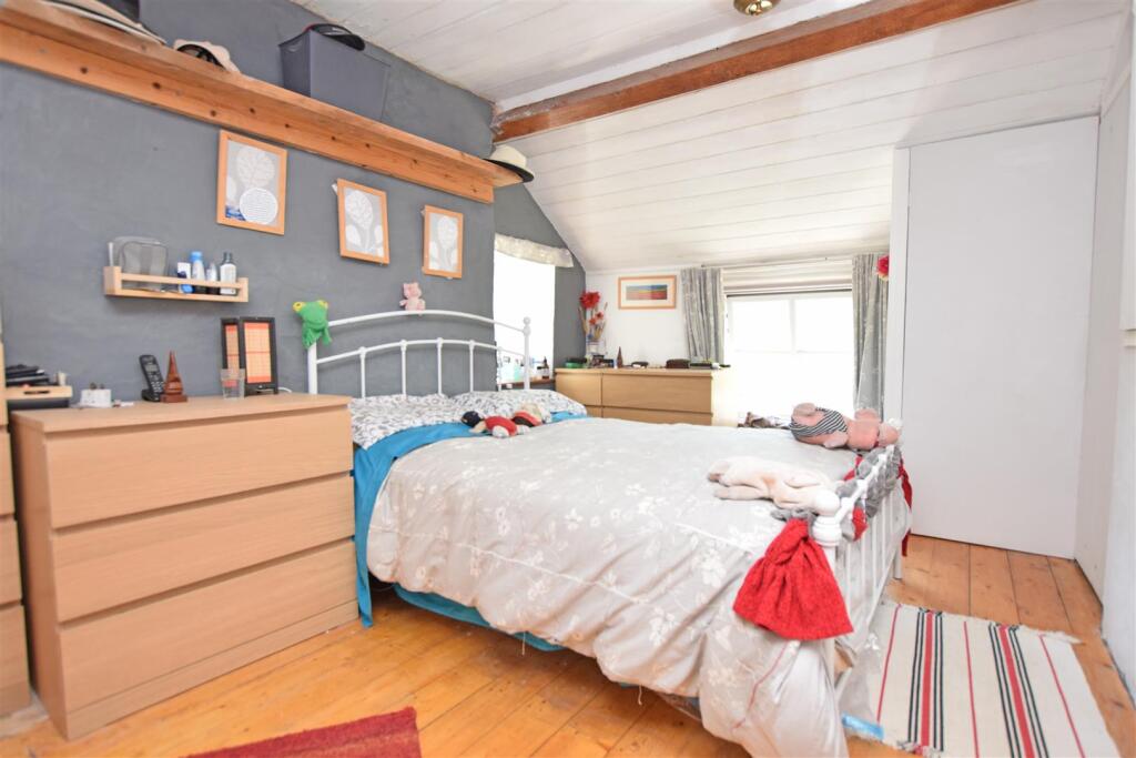 Bedroom 1.JPG