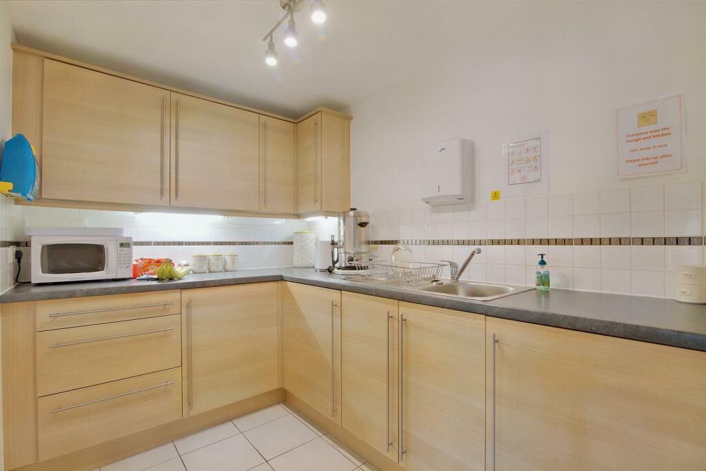 8561013-interior05-800.JPG