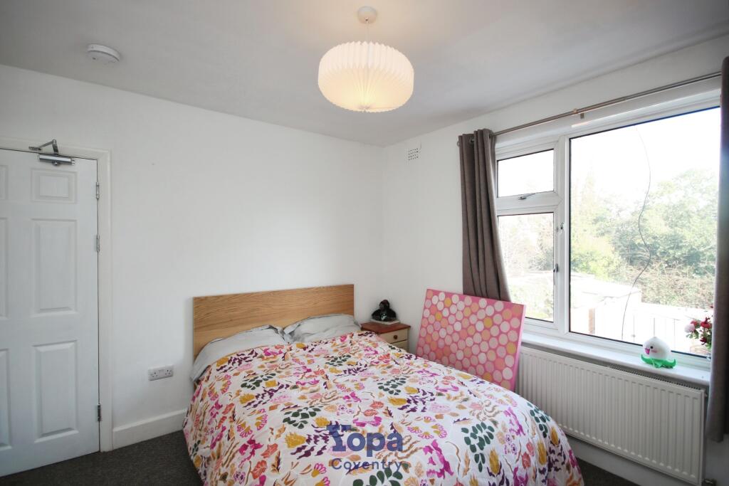 48d7f580-Bed 202.JPG