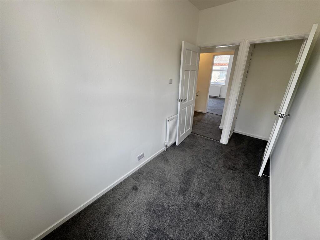 bedroom 5.JPG