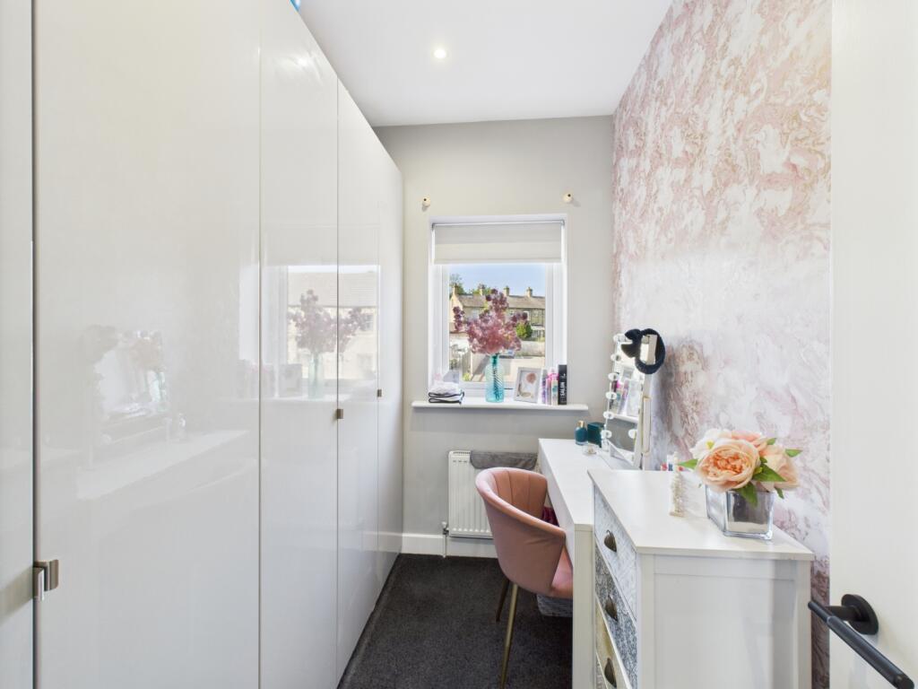 CAM04233G0-PR0022-STILL036