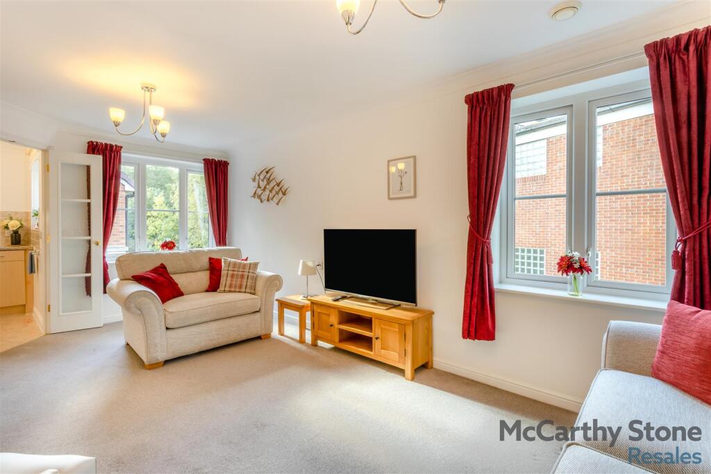 8668517-interior01.jpg