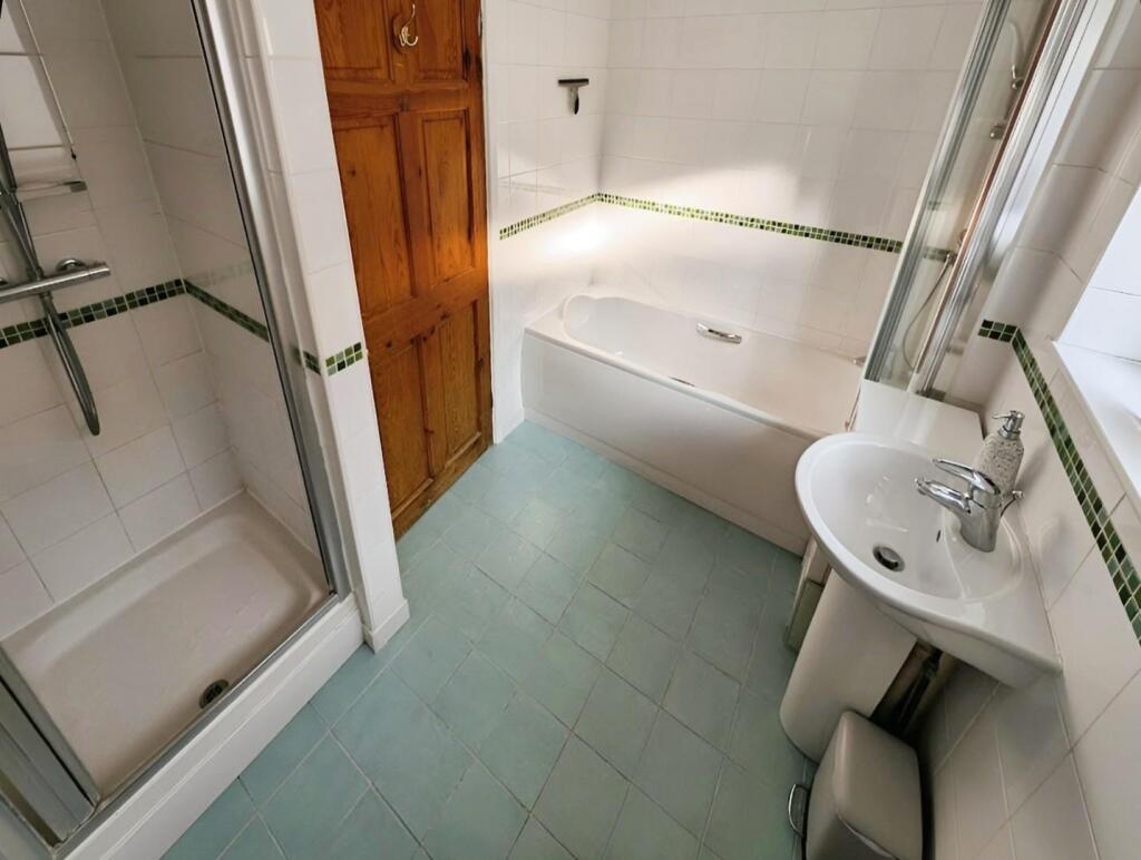 118e2ab1-bathroom.jpg