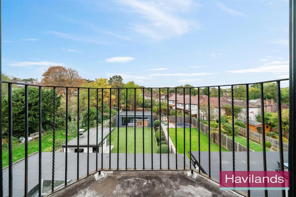 Broadfields Avenue-3.jpg