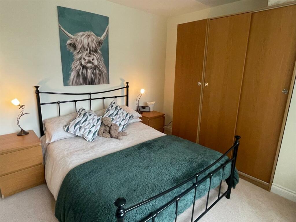 Bedroom.,,..jpg