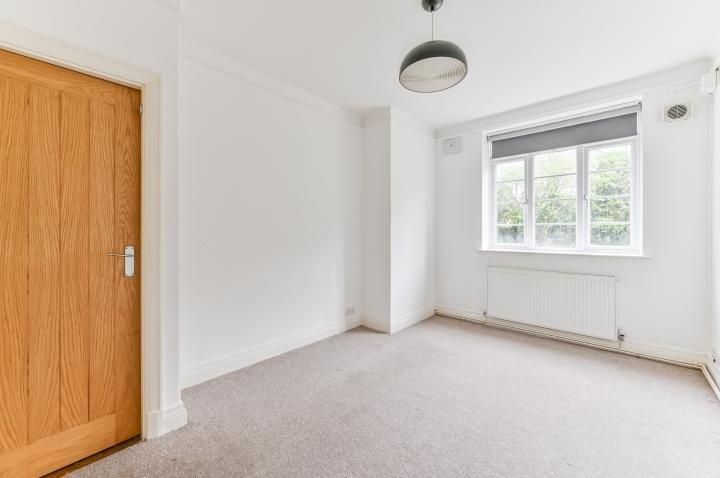 21 Elmhurst Court, St. Peters Road, Croydon, Surrey, CR0 1HQ