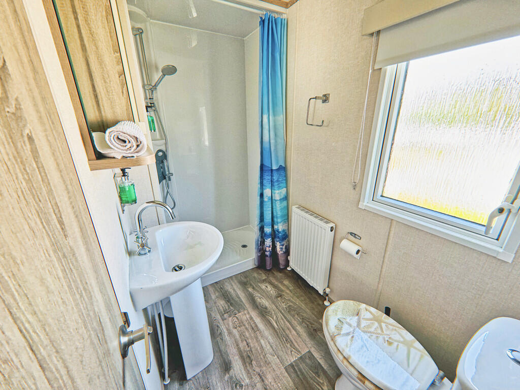 Rosa Bathroom 2