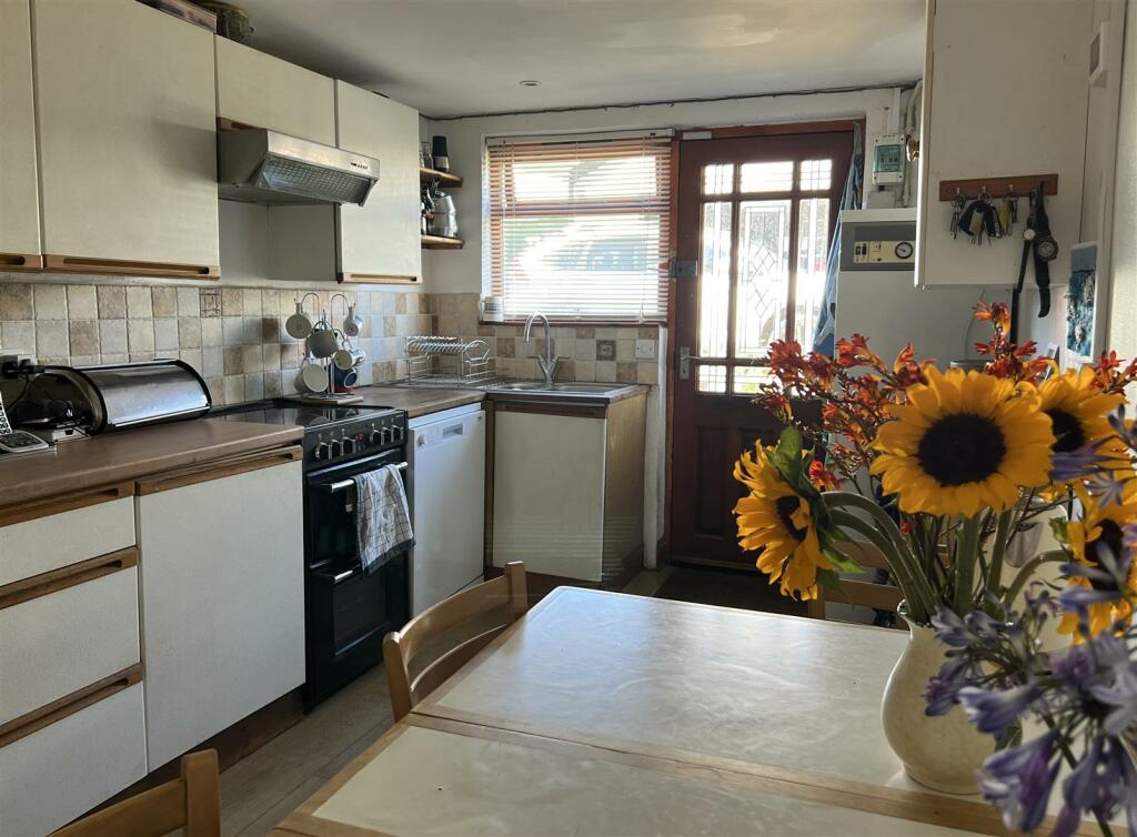 kitchen 4.jpg