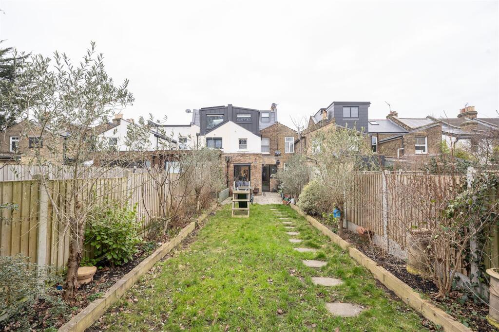 Esther Road E11