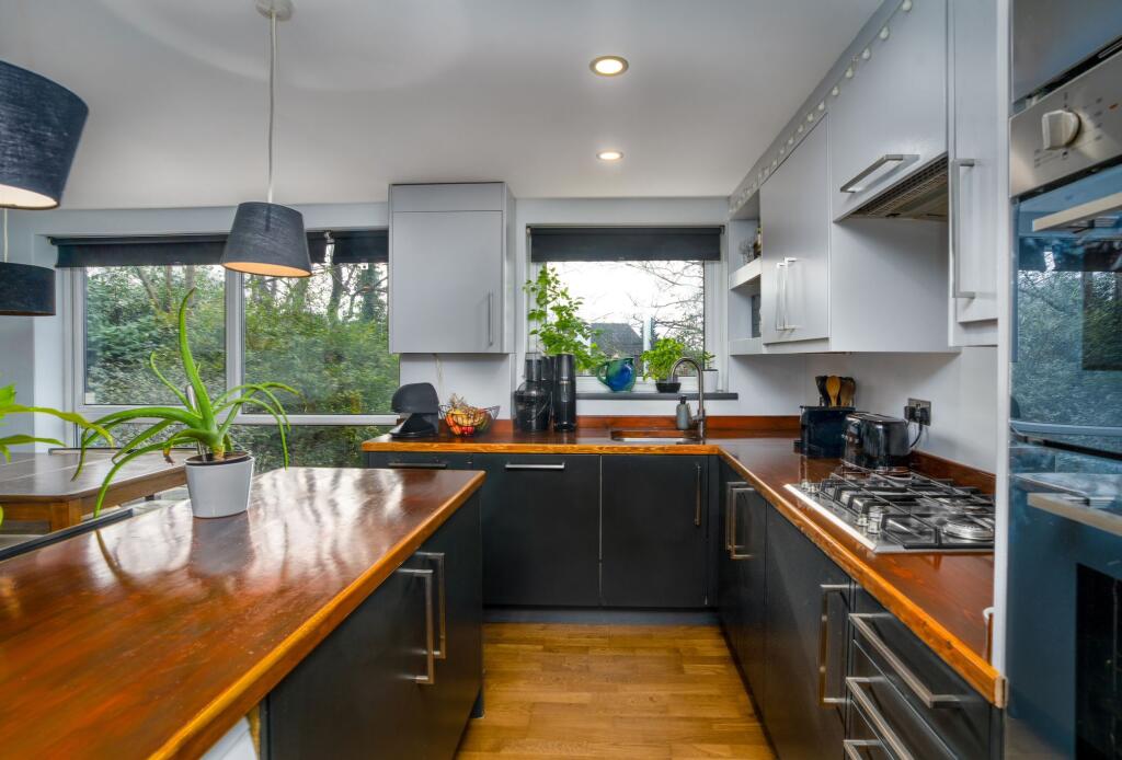 For Sale 1 Bedroom Flat SE19 Eskmont Ridge Kitchen 2