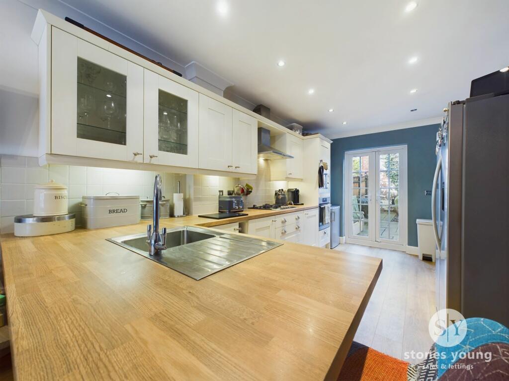 Kitchen &amp; Dining Area