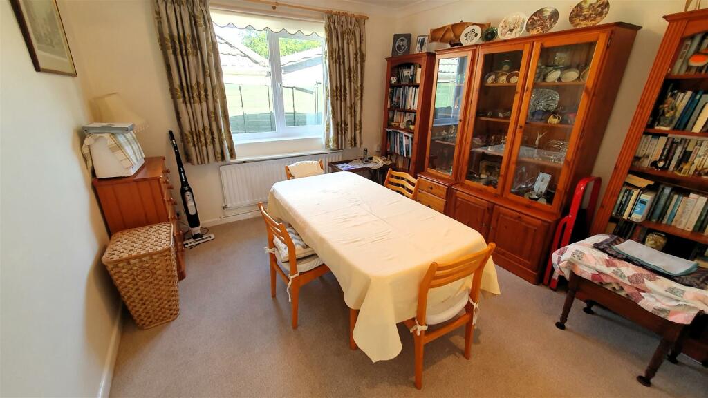 Bed 2 dining room.jpg