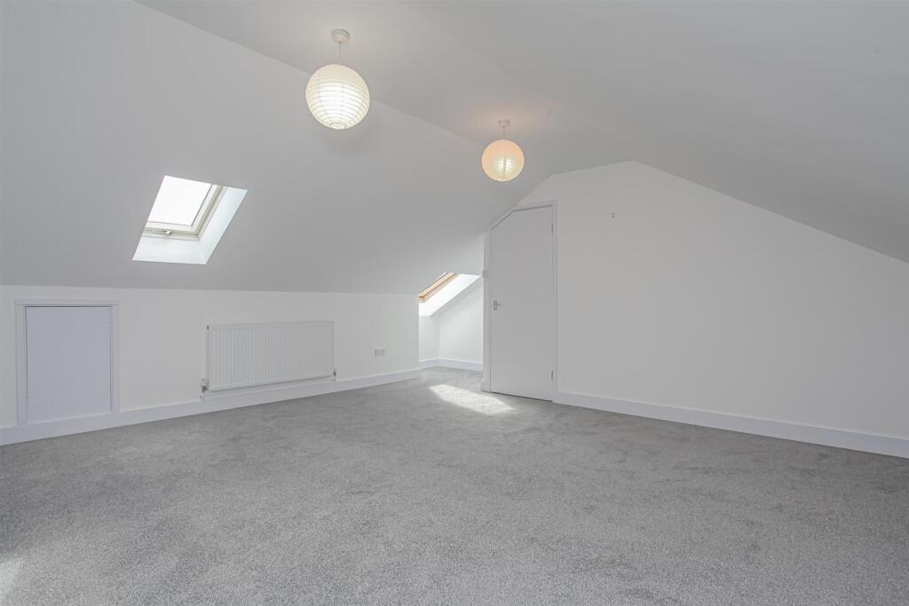 Master Bedroom b.jpg