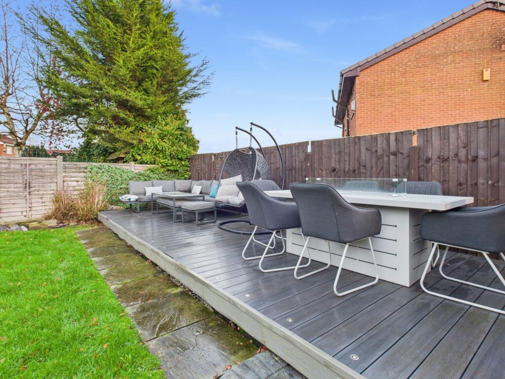 CAM03729G0-PR0181-STILL037