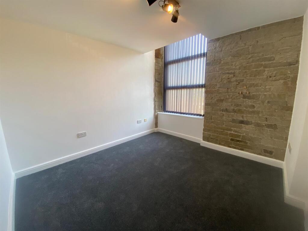 BEDROOM.jpg