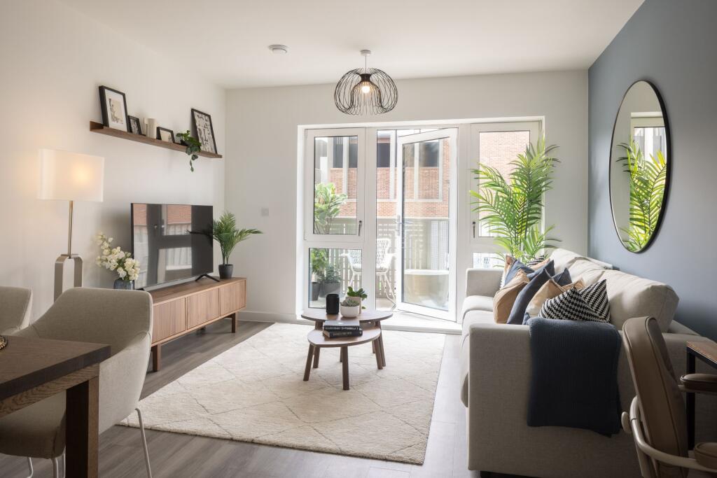 SHOW APARTMENT LOUNGE