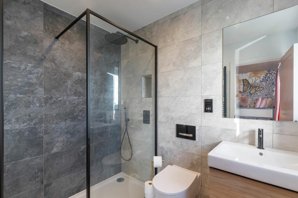 2nd bedroom en-suite