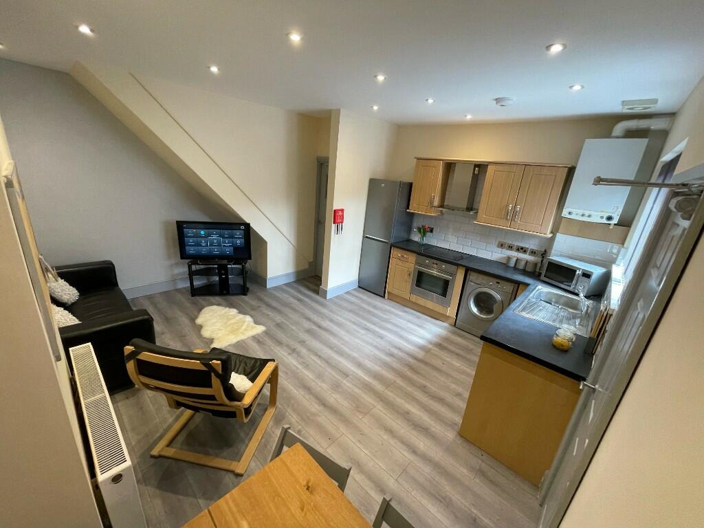 Lounge/Kitchen area