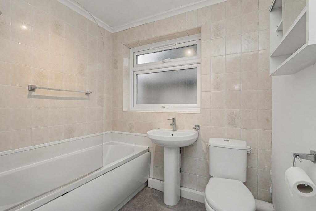 9 Coniston Court, Hanger Hill, Weybridge, KT13 9YR