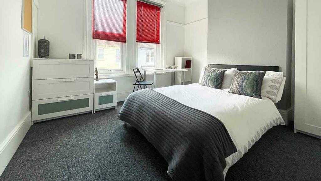 6-bed-student-house-britannia-road-north-3-portsmo