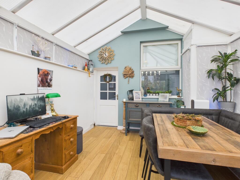 CAM03729G0-PR0189-STILL006