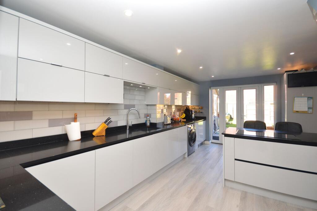 Kitchen/Breakfast Room