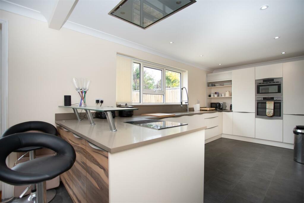 Kitchen / Breakfast Room