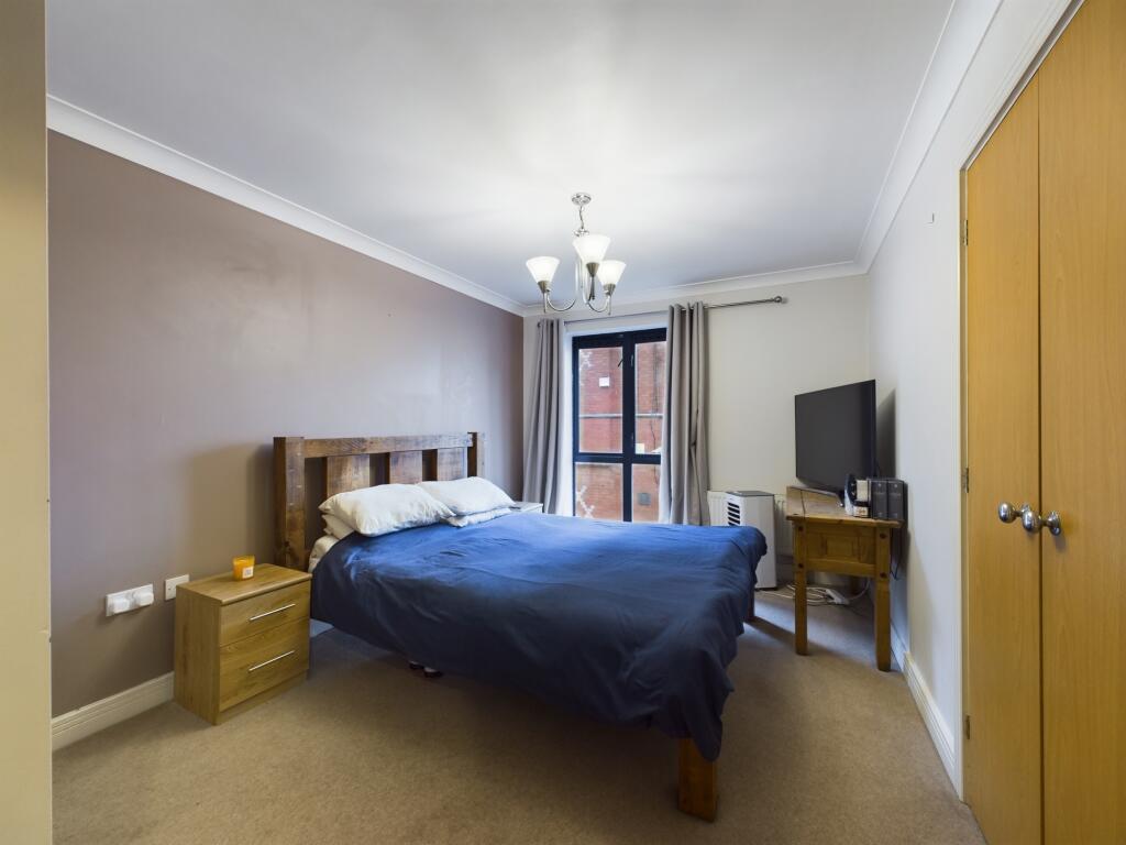 CAM03860G0-PR0106-STILL002