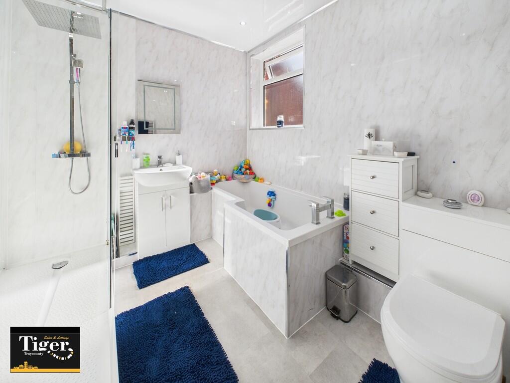 CAM02176G0-PR0544...