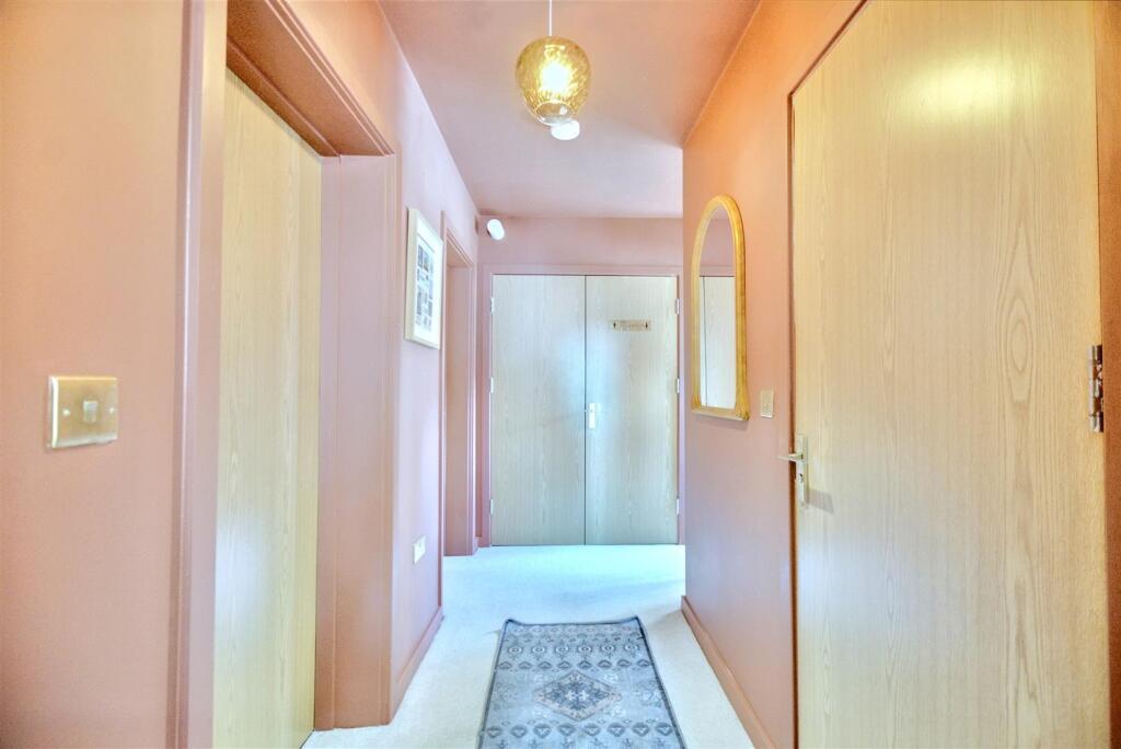 Hallway_2.jpeg