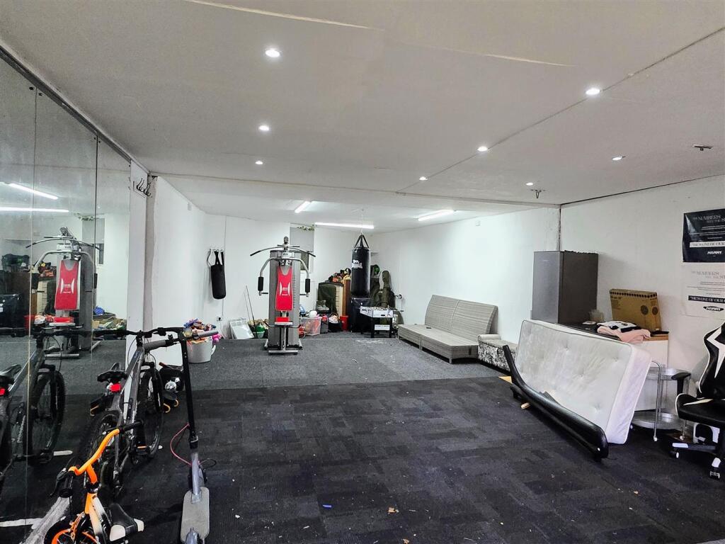 Impressive Games Room / Studio