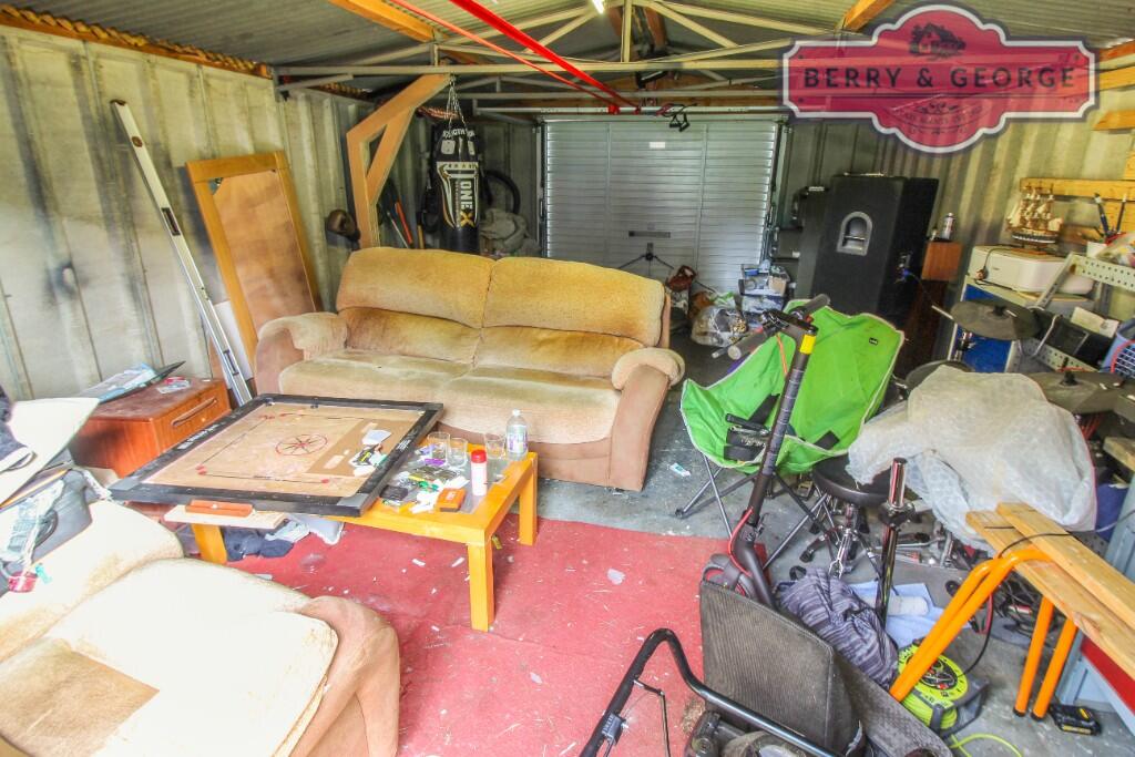 GARAGE / WORKSHOP
