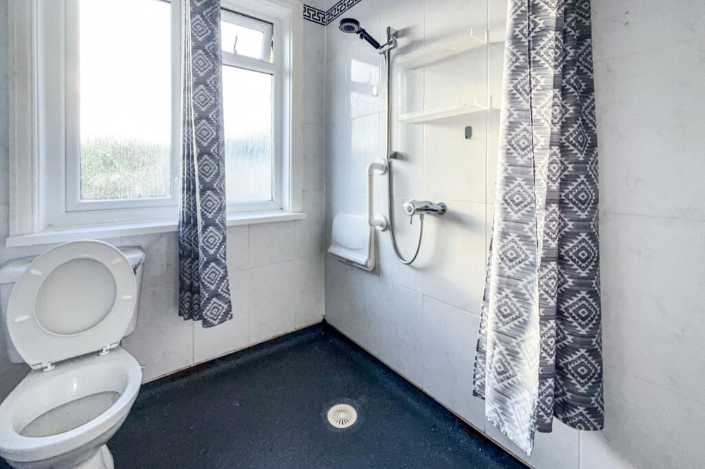 12 Lea Road, Lake, Sandown, Isle of Wight, PO36 9HX