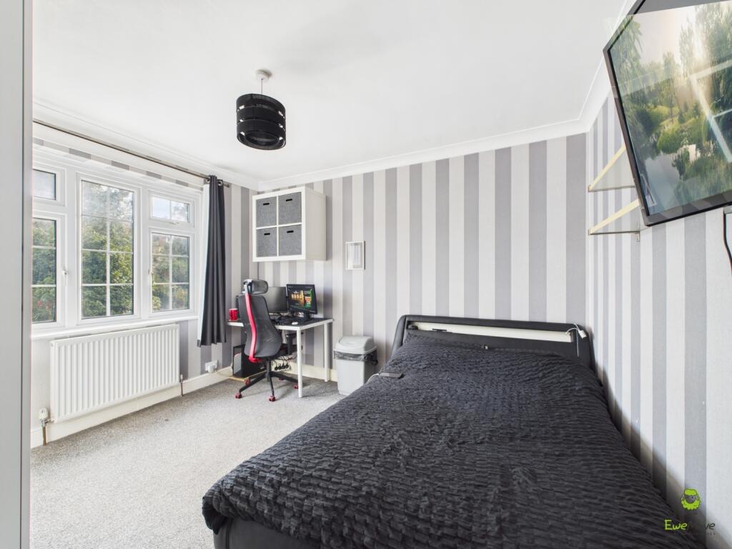 CAM03779G0-PR0301-STILL006