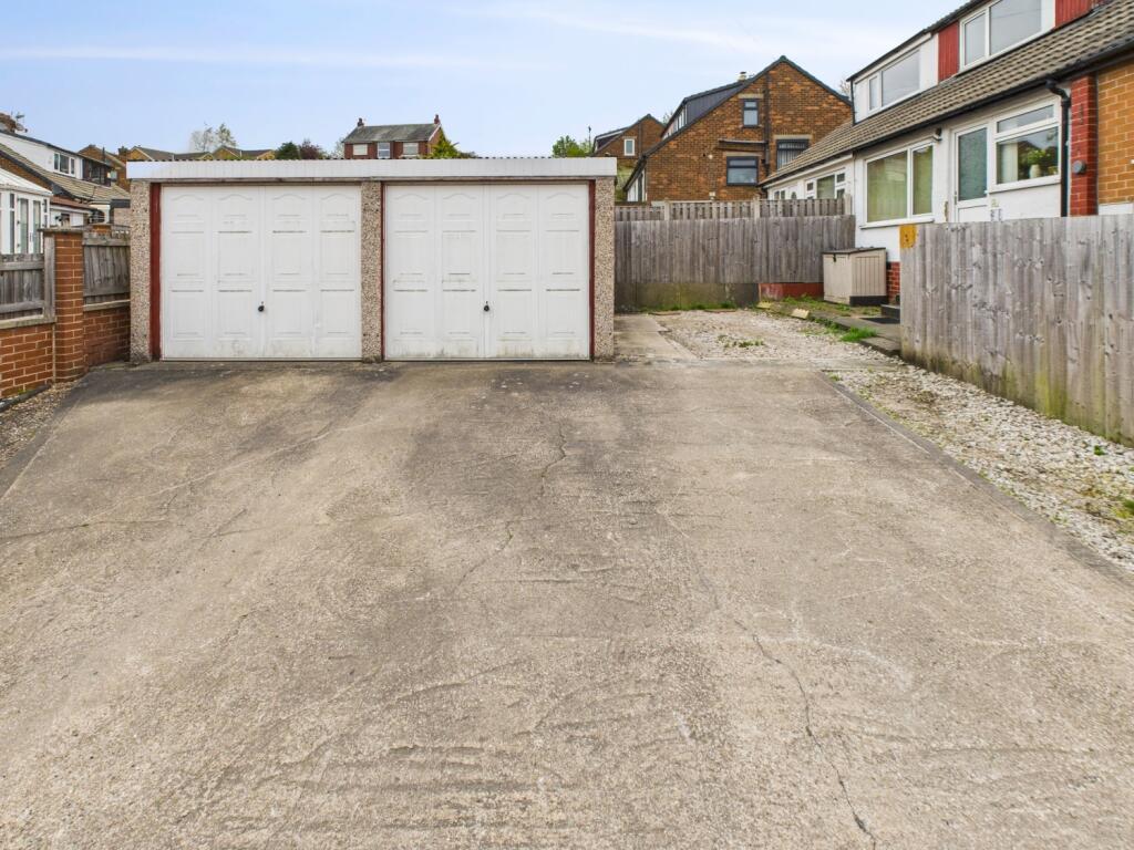 CAM04233G0-PR0019-STILL037