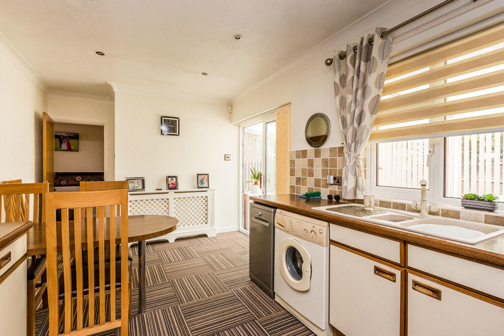 Kitchen/Breakfast...