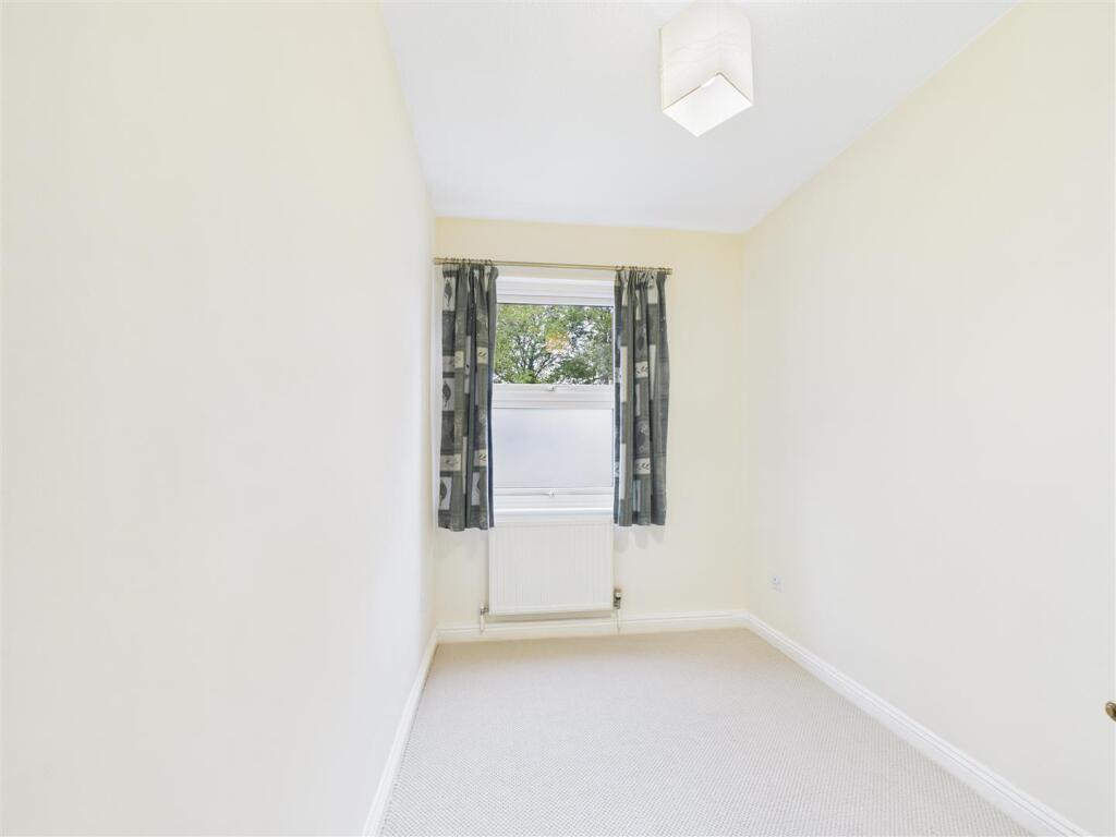 2-bed-apartment-eldorado-road (11).jpg