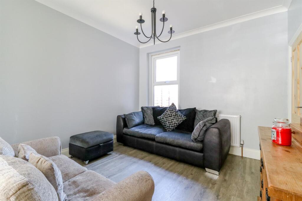 51 Holly Road-14.jpg